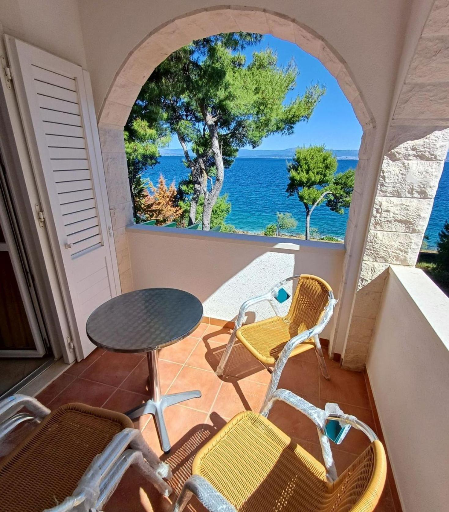 Apartments Villa La Riva - Seafront Accommodation Sutivan Exteriér fotografie