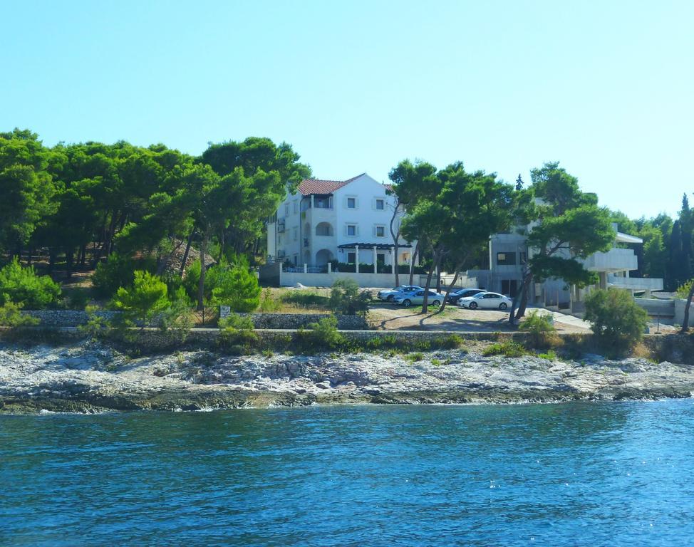 Apartments Villa La Riva - Seafront Accommodation Sutivan Exteriér fotografie